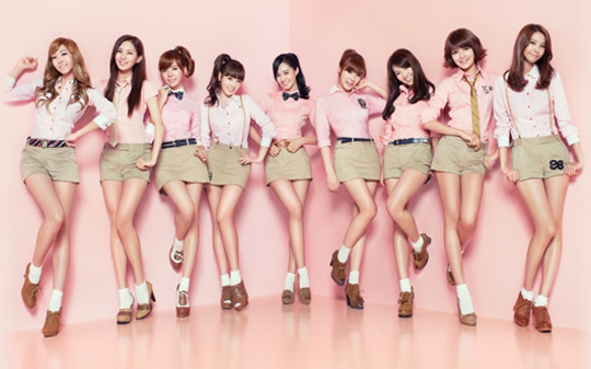 ‘美脚グループ’ 少女時代、ミニスカートで日本を誘惑