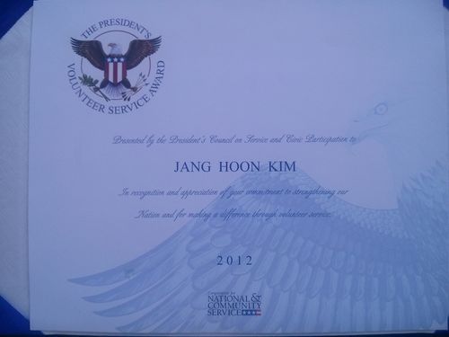 歌手キム・ジャンフン、米国でオバマ奉仕賞を受賞