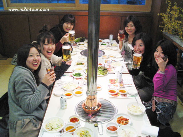 『韓国焼肉』　若過ぎるお嬢様達、、ドキドキ・ハラハラしながらご案内致しました。（＾Ｖ＾）　韓国のアーティストにも会えて良かったですね。！＾＠　ご紹介いただいた釘田さんにも