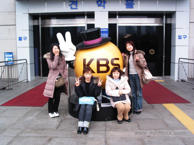 KBS放送局の見学～～～思わず有名な俳優さんにバッタリと！？！？会えました　^!^@@@　でも、大笑いでした。TT