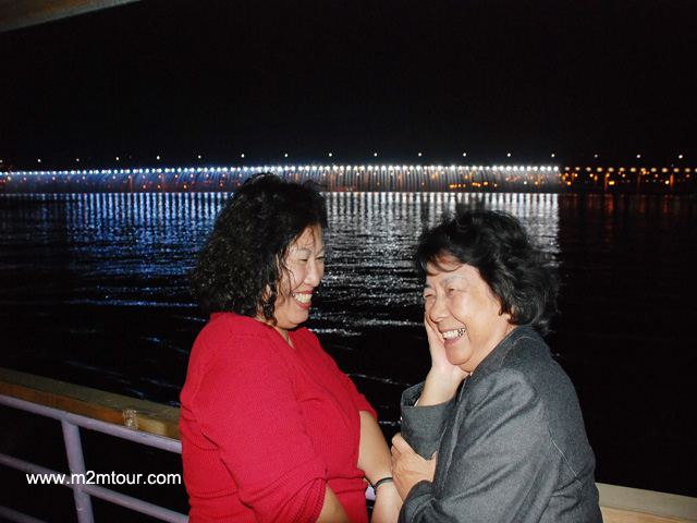 『漢川遊覧船のバイキング』　30年前の私達は少し美人だったのよ～＾＾～その頃に戻ったような素晴らしい夜でしたね。＾＾！