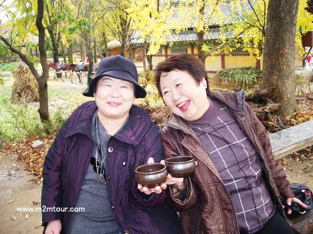 『韓国民族村』笑顔が超～素敵で載せてみました。マンツーマンツアーを使うとこういう笑顔が出るですね。＾＾!!