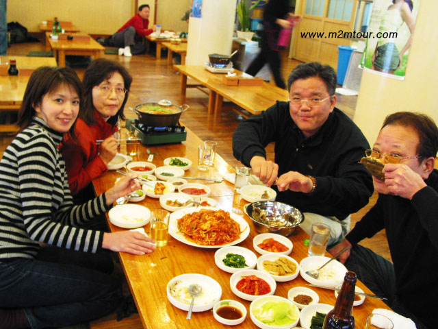 『海鮮鍋＆カニの醤油付け＆アンコ蒸』　旅は食にあり、、、笑　本当によく食べて、飲んで、、気持ちよかったです。二度目のご案内でしたけどますます韓国にはまって行く。笑^!^@
