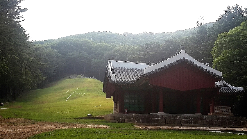韓国時代劇ドラマ「ドンイ」・・・立ち入り禁止になってたお墓ですけど運がよく入ることができました。