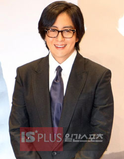 ペ・ヨンジュン、椎間板ヘルニアで入院 「経過を見て手術の是非を決定」