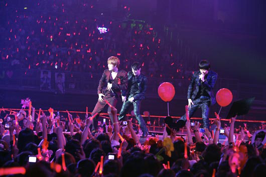 ＪＹＪ、タイで初のワールドツアー…２万２千人集まる（２）